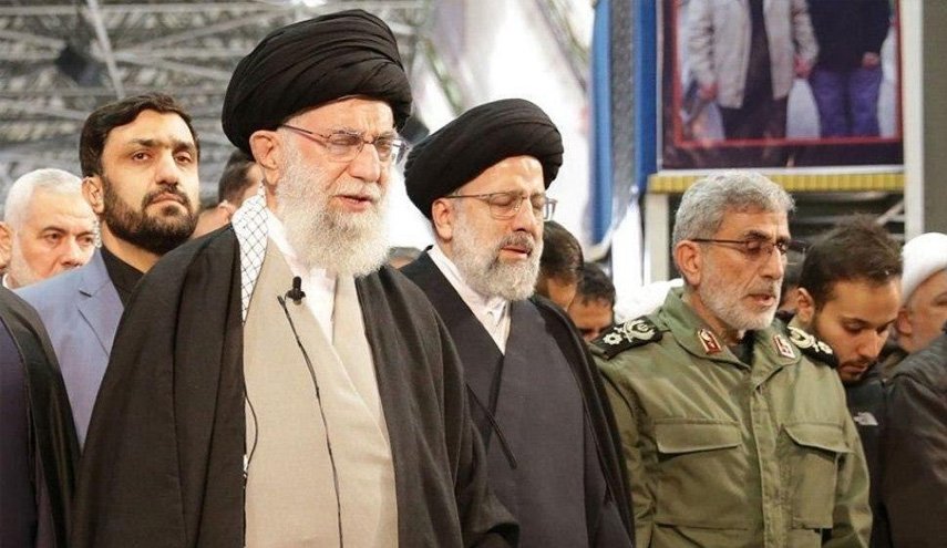 عبارتی که رهبر انقلاب در نماز بر پیکر سردار سلیمانی سه بار تکرار کردند