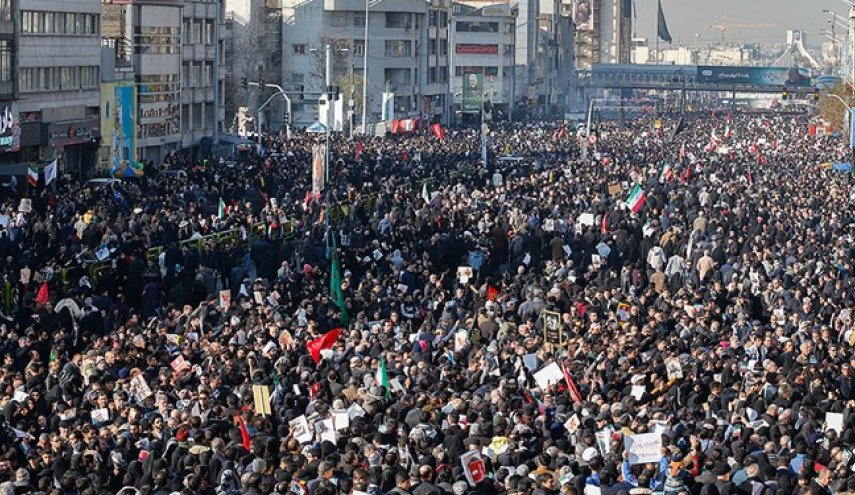 نیویورک‌تایمز: عزاداری برای ژنرال سلیمانی نمایانگر محبوبیت بیش از حد وی بود/ ترور سلیمانی، مردم ایران را متحد کرد
