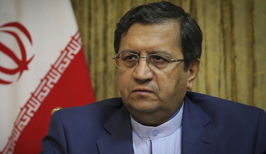 همتی: بانک مرکزی از هیچ تلاشی برای حفظ ثبات بازار ارز دریغ نمی‌کند