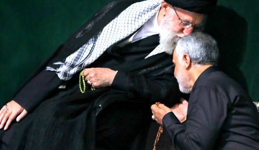 دفن سردار شهید حاج قاسم سلیمانی با عبای نماز شب رهبر انقلاب