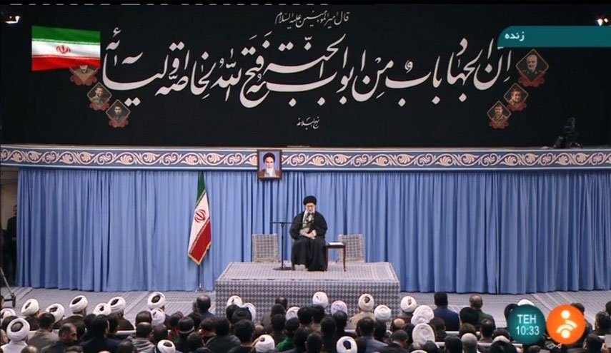 معنای حدیث نصب شده در حسینیه امام خمینی (ره) در دیدار  رهبرانقلاب با مردم قم