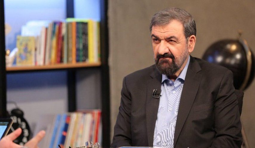 محسن رضایی: با انگشت‌های روی ماشه اوضاع را رصد می کنیم
