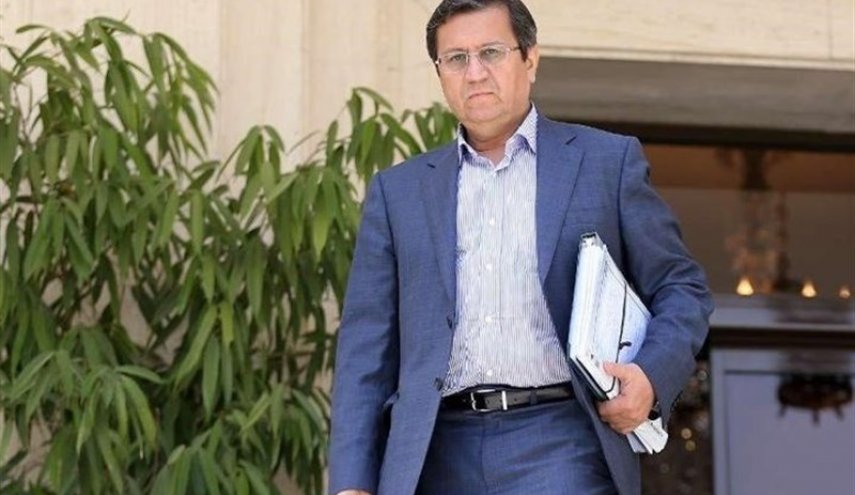 بازدید سرزده رئیس کل بانک مرکزی از صرافی های فردوسی
