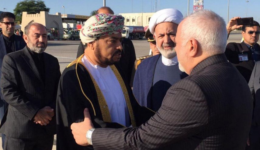 ظریف برای شرکت در مراسم سلطان قابوس وارد مسقط شد