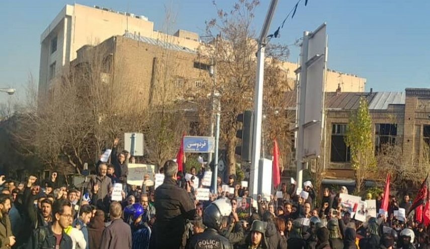 صدهاتن از مردم تهران مقابل سفارت انگلیس تجمع کردند