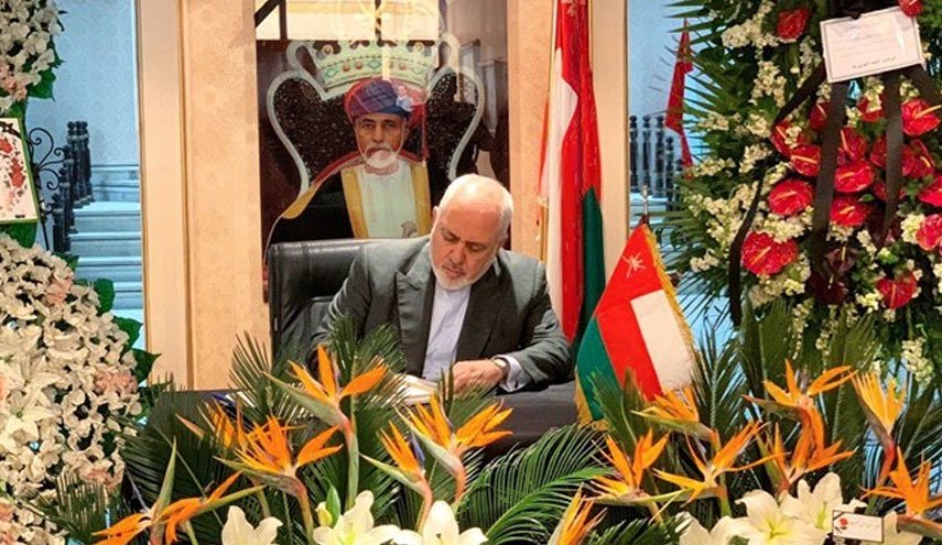 ظریف دفتر یادبود سلطان قابوس را امضا کرد