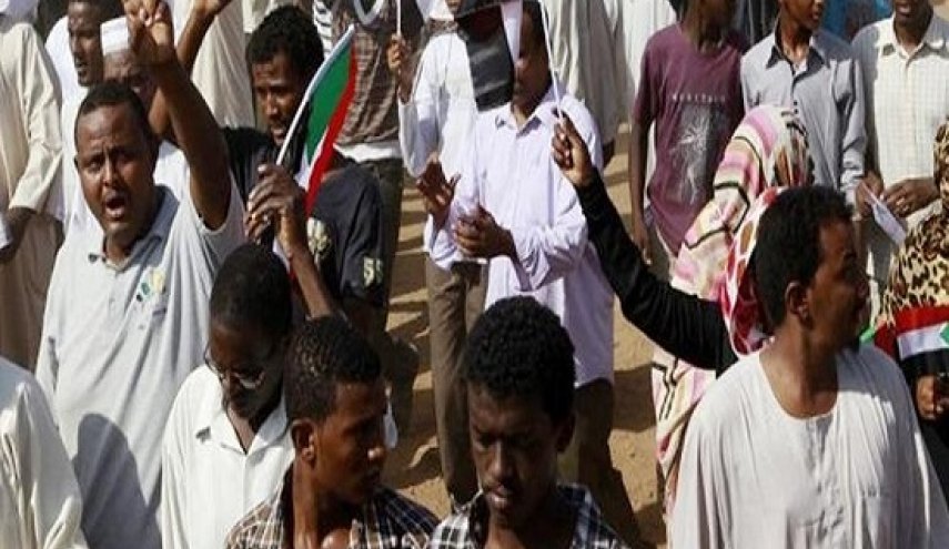 تجمع المهنيين السودانيين يطالب بالتدخل الفوري بعد إطلاق نار في المخابرات