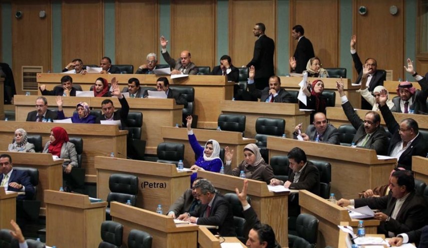 'غير موجود في كل الملفات'.. برلماني أردني يسأل علنا: أين رئيس الوزراء؟!