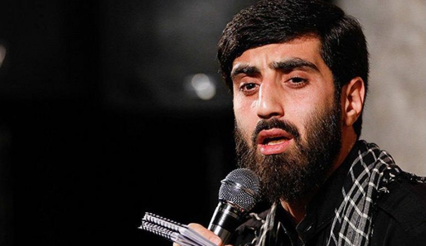 فیلم مداحی و شعرخوانی سیدرضا نریمانی پیش از آغاز خطبه های رهبرانقلاب + متن
