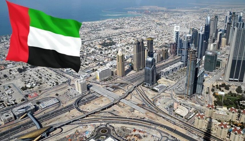 حريق في سفينة قبالة دبي
