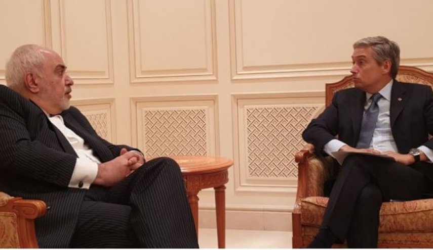 ظریف: تراژدی سقوط هواپیمای اوکراینی نباید سیاسی‌سازی شود