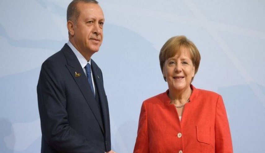 گفت‌وگوی تلفنی اردوغان و مرکل در مورد لیبی
