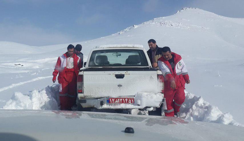 امدادرسانی به ۳۹۹ حادثه دیده در برف و کولاک همدان/ راه ارتباطی حدود ۷۰ روستای پاوه بسته است