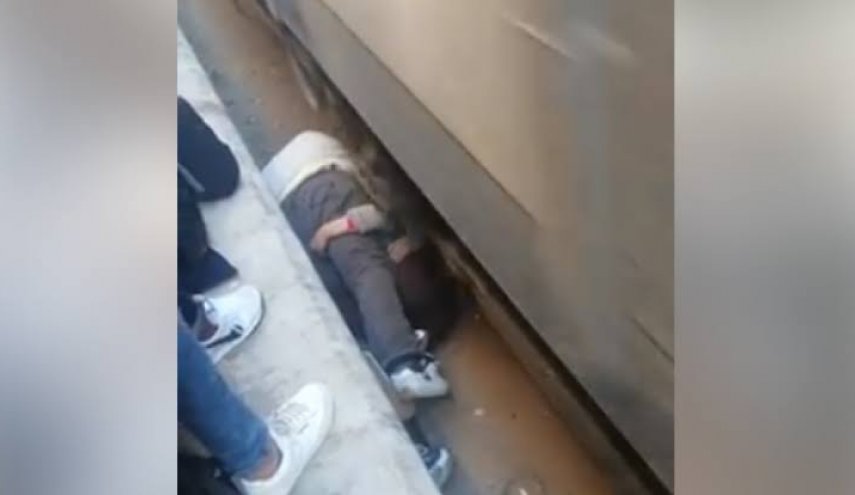 مصر.. تفاصيل نجاة أب وابنته من أسفل عجلات القطار!
