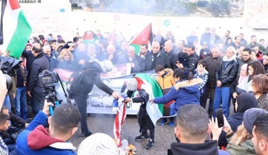 خروش کرانه باختری در اعتراض به معامله قرن/ ده‌ها نفر زخمی یا بازداشت شدند
