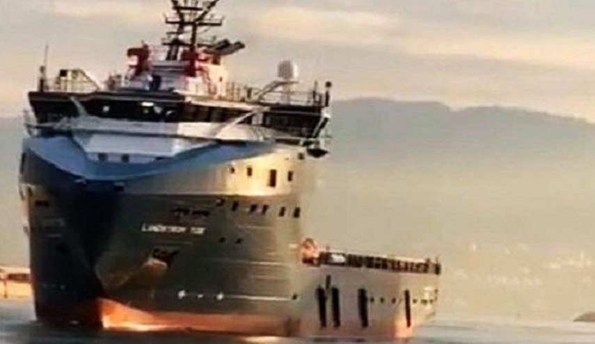 باخرة دعم في مرفأ بيروت قبيل بدء أعمال التنقيب عن الغاز