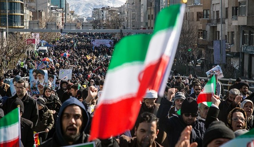 آسوشیتدپرس: ایرانی‌ها در سرتاسر کشور پیروزی انقلاب را جشن گرفتند