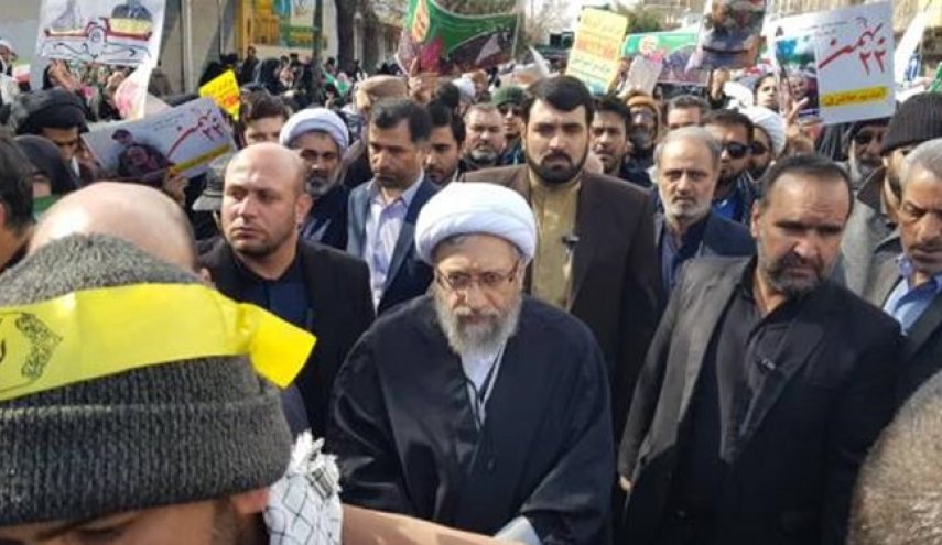 آیت‌الله آملی لاریجانی: انقلاب اسلامی در مسیر آرمان‌ها باصلابت به‌پیش می‌رود
