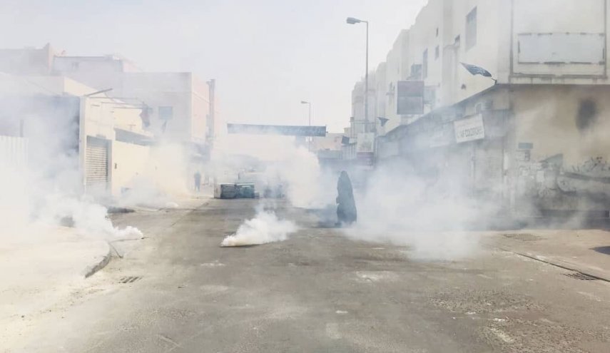 الأمن البحريني يقمع التظاهرات السلمية في بلدة السنابس