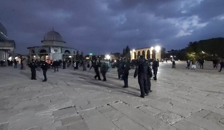 حمله نظامیان صهیونیست به نمازگزاران پس از نماز صبح
