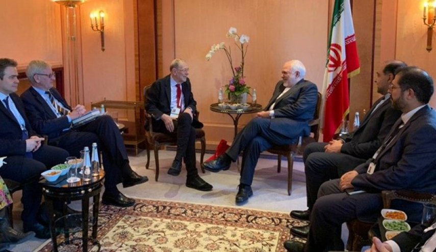 دیدار اعضای شورای روابط خارجی اتحادیه اروپا با ظریف در مونیخ
