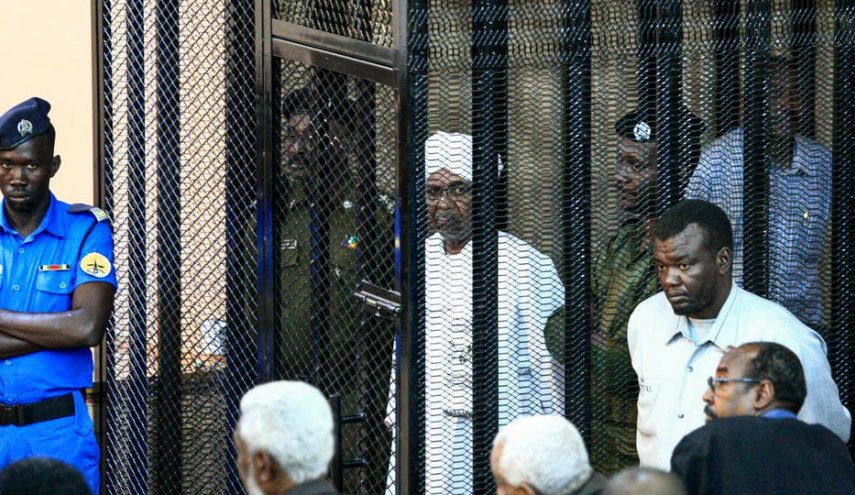 البشير أمام النيابة العامة حول الجرائم في دارفور