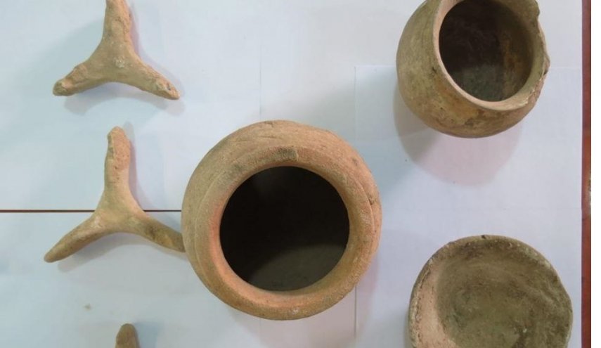 بالصور...العثور على قطع اثرية تعود لعصور سحيقة بذي قار