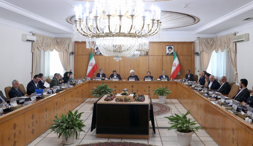 مردم ایران با حضور همیشگی خود در صحنه حماسه های زیادی آفریده اند/ آمریکا در برابر برجام ناتوان است/ شکستن تحریم و حصر ایران مهمترین وظیفه است