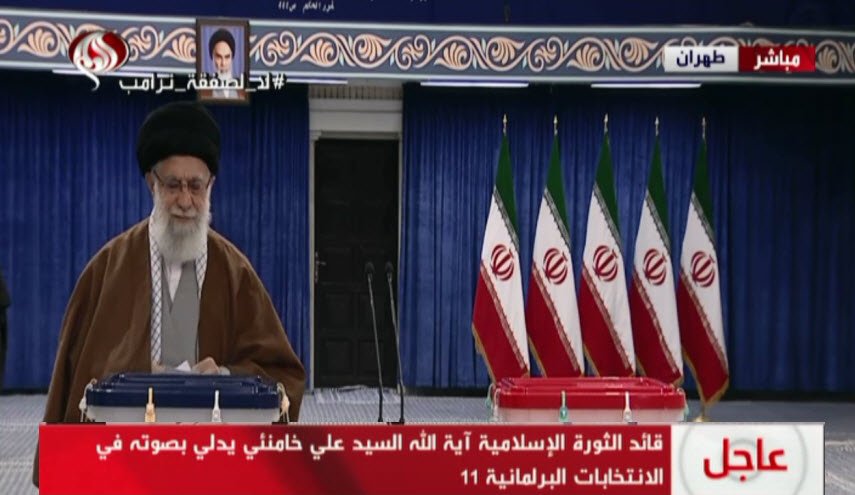 رهبر معظم انقلاب رای خود را در صندوق انداختند