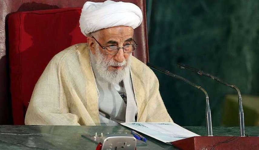 آیت‌الله جنتی رای خود را به صندوق انداخت