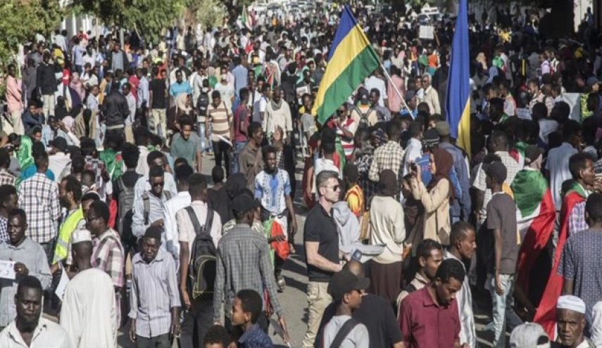 حمله نیروهای امنیتی سودان به تظاهرات‌کنندگان علیه دولت «البرهان»
