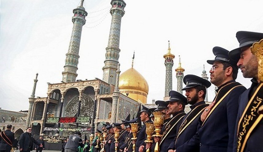 نمازهای جماعت و مراسمات مذهبی حرم حضرت معصومه (س) در قم تعطیل شد / ایجاد نرده‌های حائل اطراف ضریح