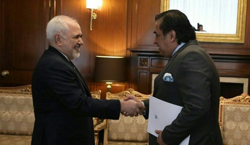 سفیر جدید پاکستان رونوشت استوارنامه خود را تقدیم ظریف کرد
