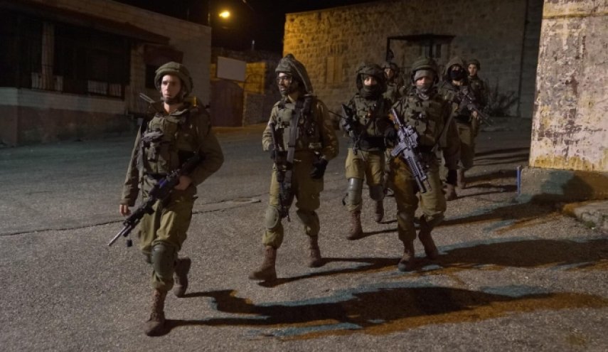 قوات الاحتلال تعتقل 20 فلسطينيا من الضفة والقدس