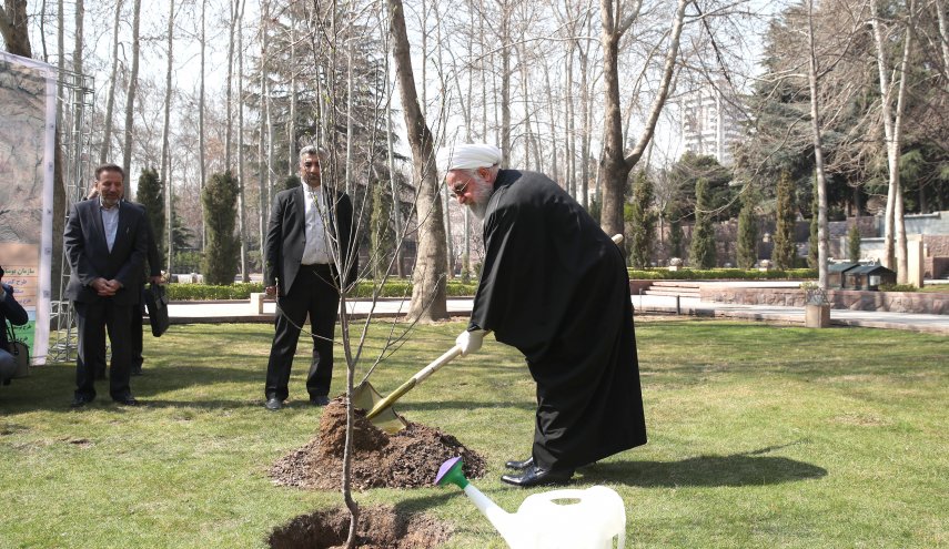 ضرورت استفاده از درختان مثمر در درختکاری و جنگل کاری/ مردم همچنان به همکاری با وزارت بهداشت برای غلبه بر کرونا ادامه دهند