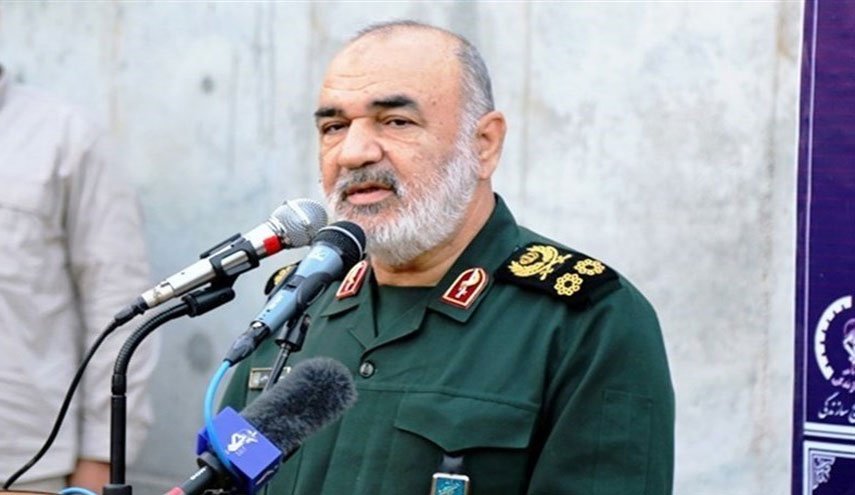 سرلشکر سلامی: حاج قاسم ۴۱ سال مدام در ‌جهاد بود / امروز درگیر یک نبرد بیولوژیک هستیم / در ‌افزایش قیمت بنزین ‌دشمن ‌‌به دنبال نبرد خیابانی بود