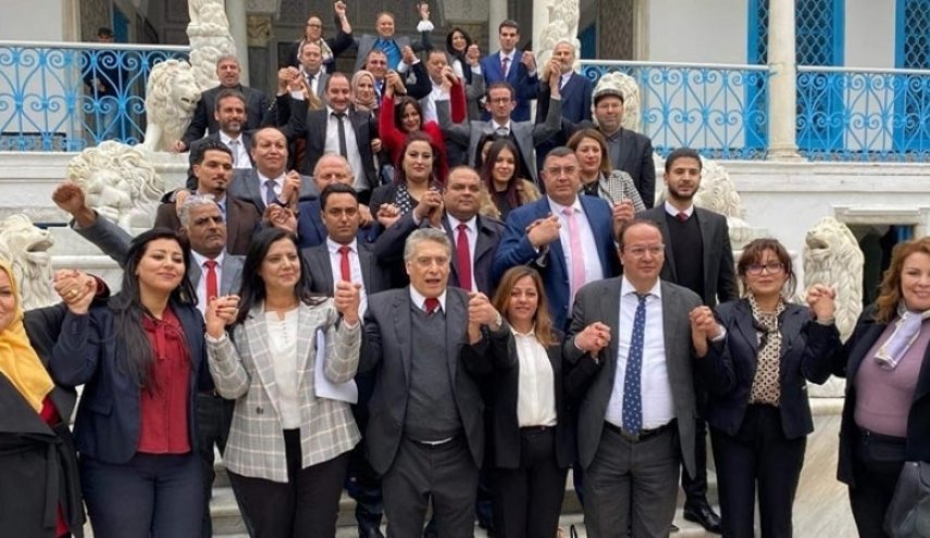 استقالة 11 نائبا من كتلة حزب 