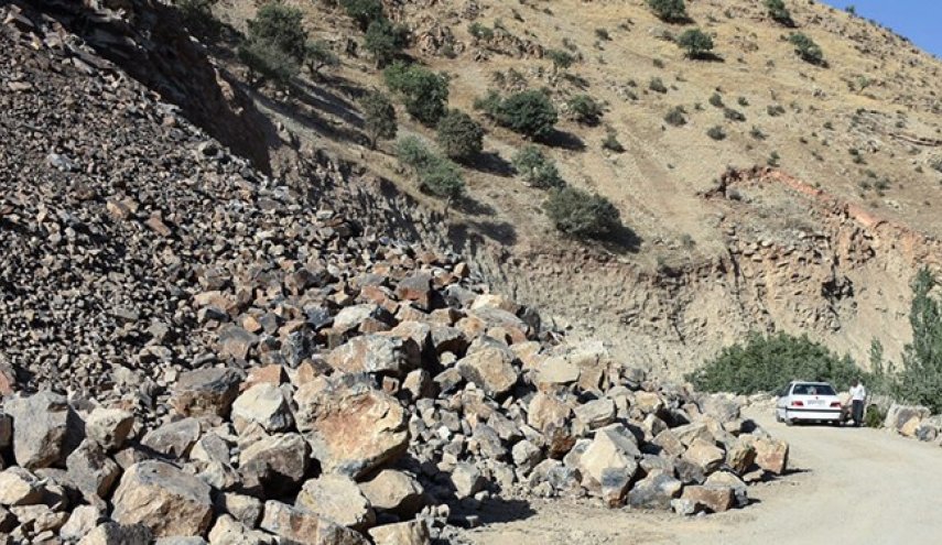 ویدئوی هولناک از سقوط سنگ عظیم‌الجثه در سوادکوه
