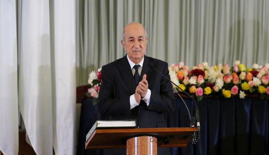 مسودة الدستور الجديد الجزائري في ايدي الرئيس.. ويرجئ عرضها بسبب كورونا