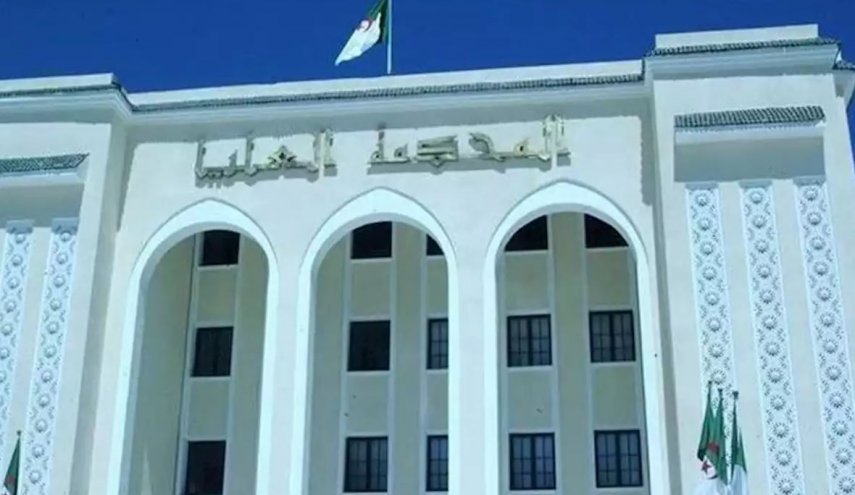 القضاء الجزائري يحكم بالسجن لـ 15 عاما على مسؤولين سابقين