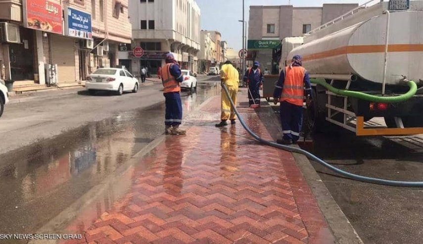 التلفزيون السعودي يخدع المشاهدين بمشاهد مزيفة لتعقيم الشوارع