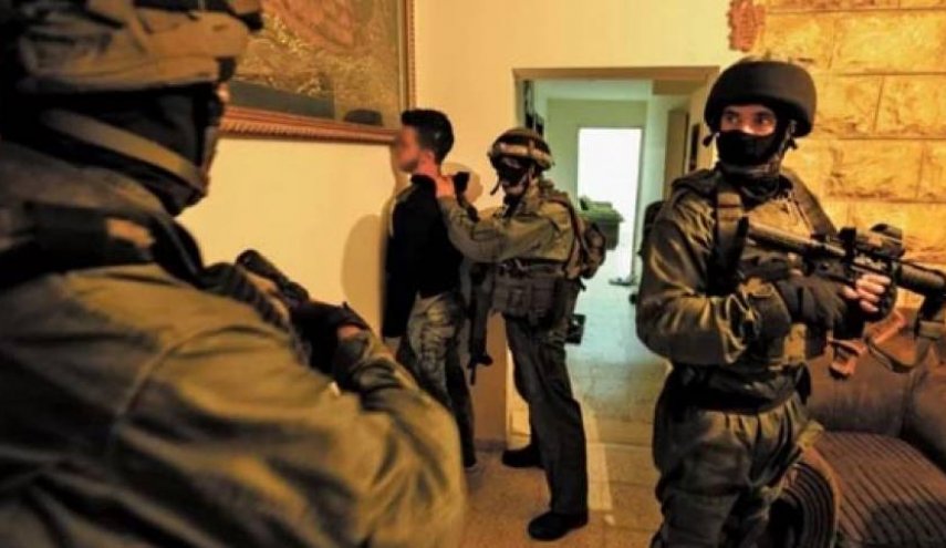 الاحتلال يواصل الاقتحامات والاعتقالات في القدس المحتلة
