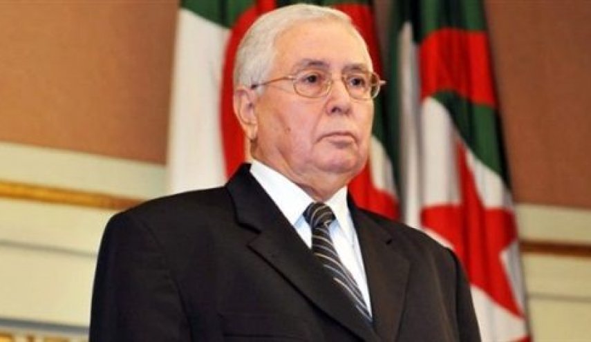 الرئيس الجزائري السابق يتبرع براتبه لجهود مكافحة 
