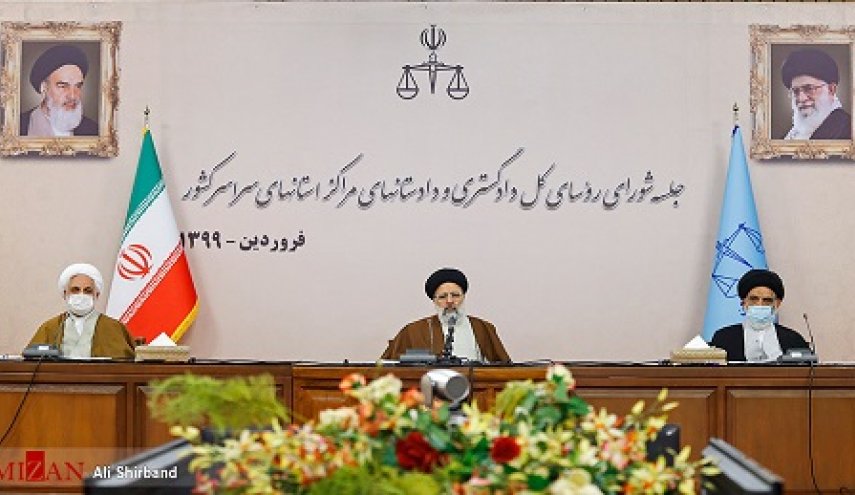 مبارزه با فساد و تلاش و همکاری با همه بخش‌ها برای رفع موانع تولید از اولویت‌های سال جدید