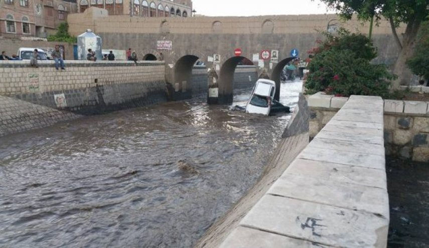 انهيار وتضرر منازل في العاصمة اليمنية صنعاء جراء السيول