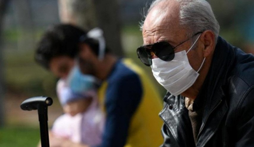 جمع الملايين لمحاربة كورونا وهو على مشارف الـ 100 عام