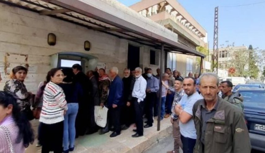 ازدحام كبير على الصرافات في طرطوس..ماذا حدث؟