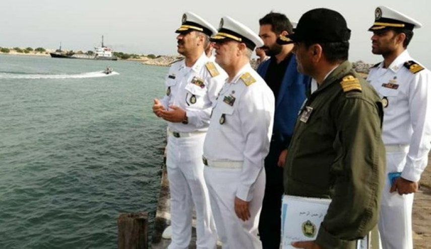 الادميرال خانزادي يتفقد قاعدة 
