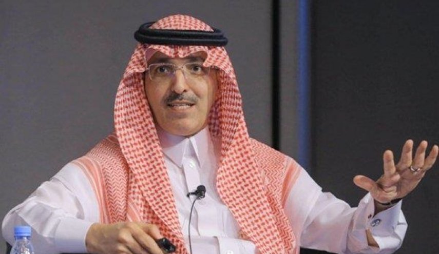 وزير المالية السعودي يحاول تبرير رفع الضرائب وإلغاء بدل غلاء المعيشة