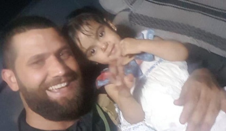 نجات دختر بچه عراقی از چنگ داعش توسط حشد الشعبی